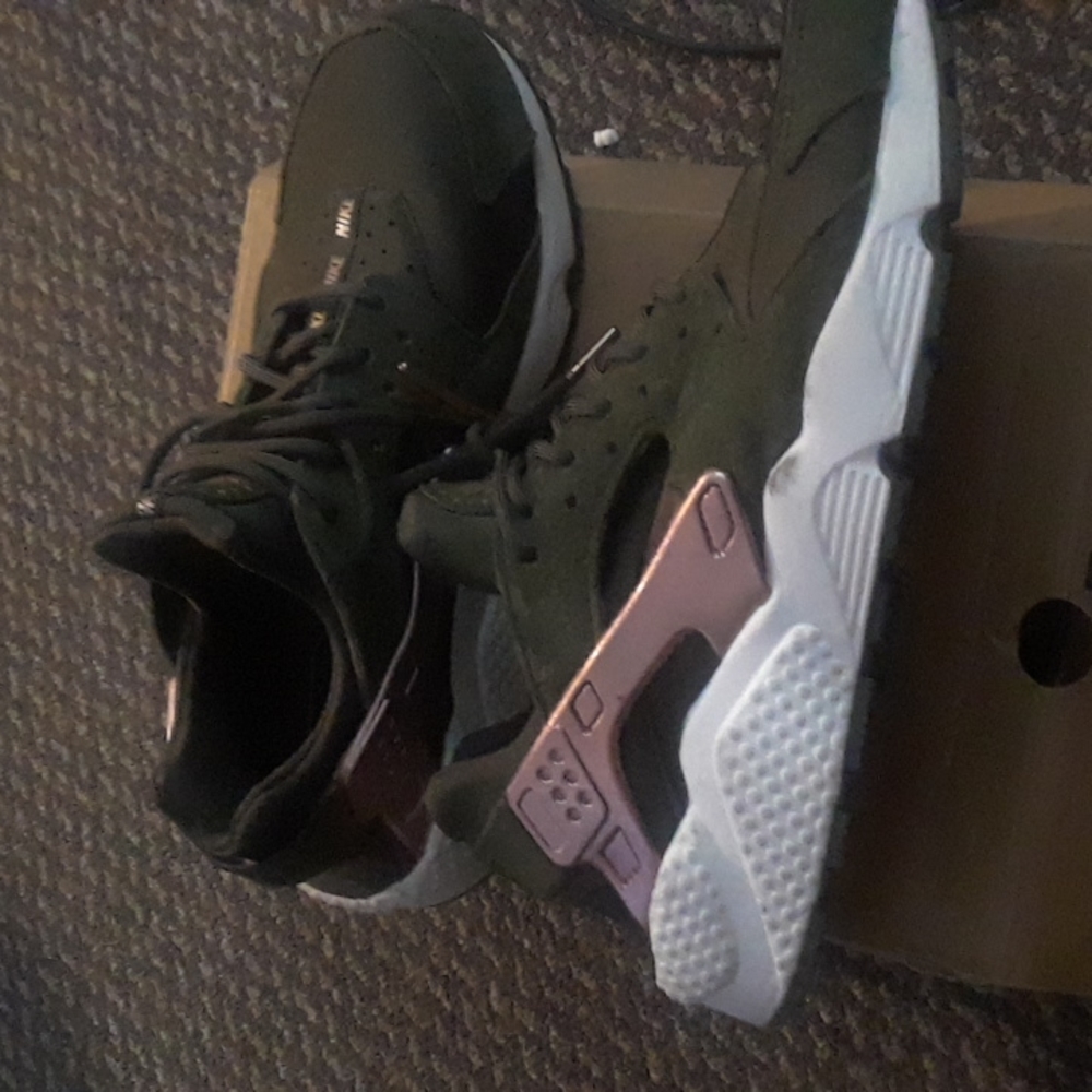 Women's Nike hurrachie sneakers